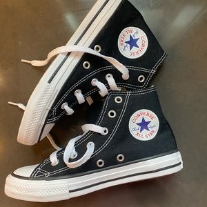 NWOT kids chuck Taylor high tops size 13